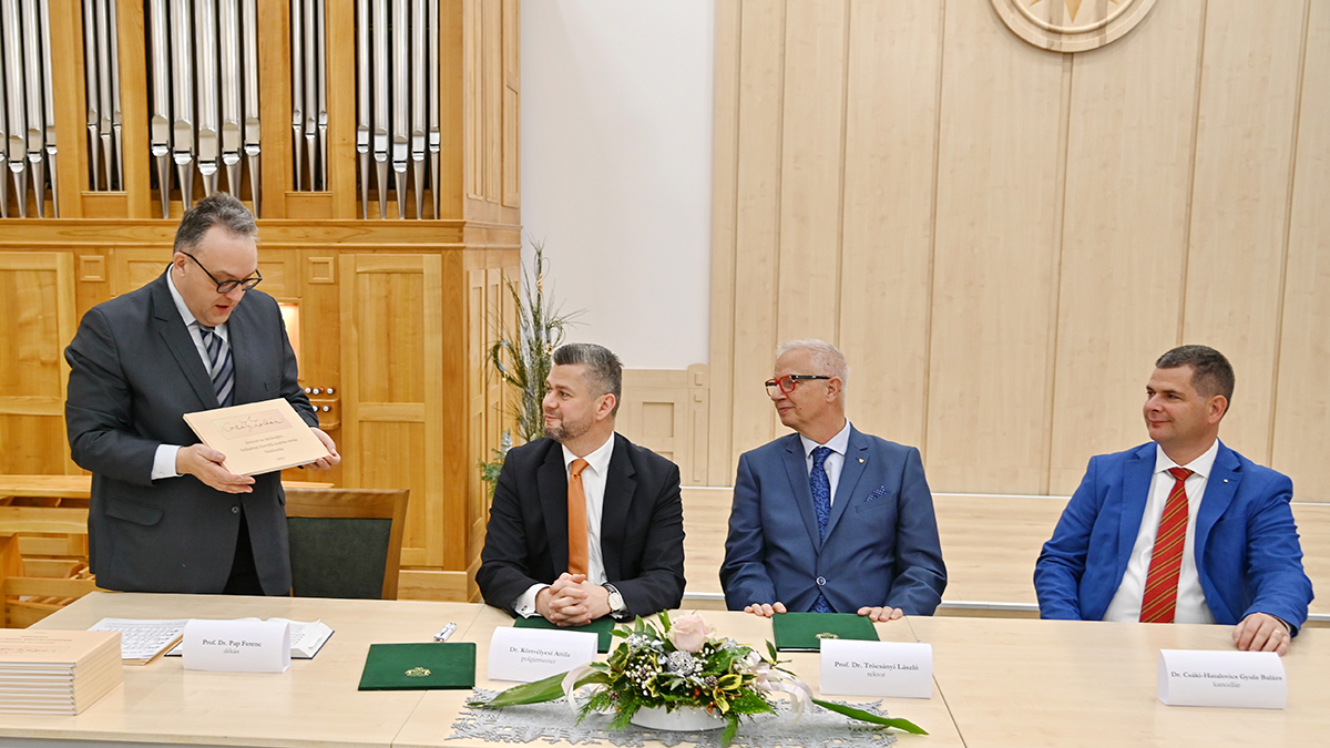 Nagykőrösi aláírás - fotók